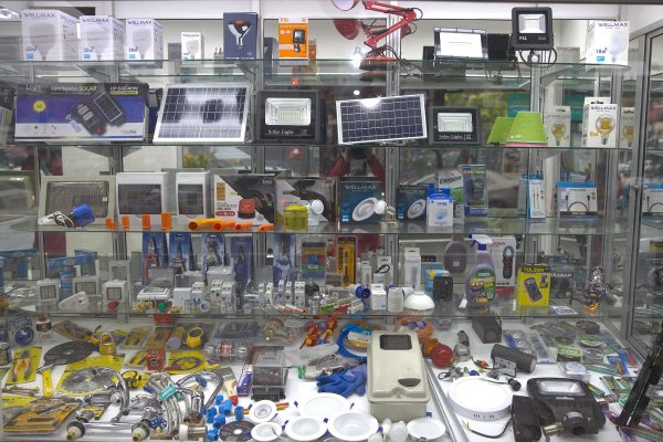 Ferretería, electricidad, accesorios de pesca y automoviles