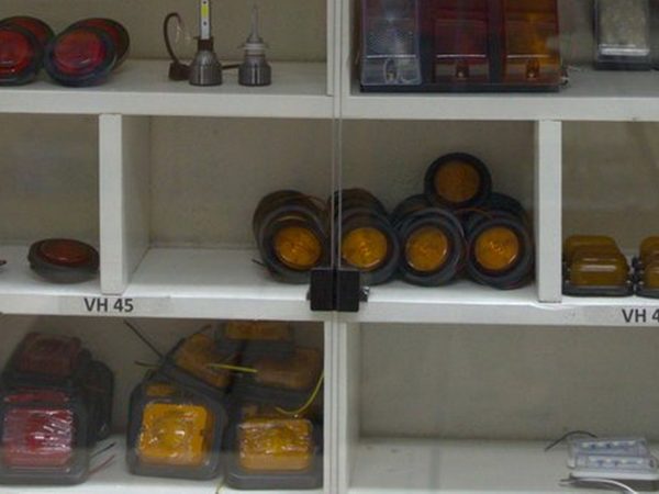Ferretería, electricidad, accesorios de pesca y automoviles