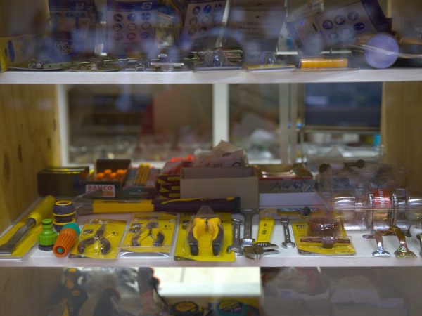 Ferretería, electricidad, accesorios de pesca y automoviles