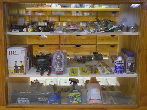 Ferretería, electricidad, accesorios de pesca y automoviles