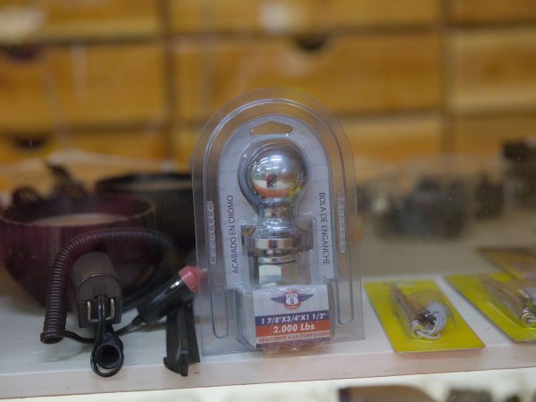 Ferretería, electricidad, accesorios de pesca y automoviles