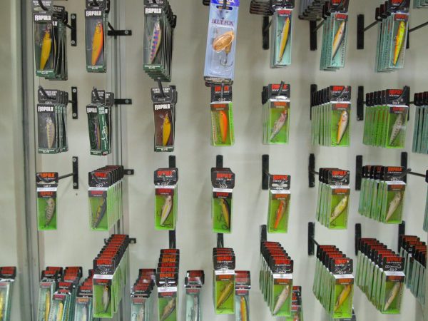 Ferretería, electricidad, accesorios de pesca y automoviles