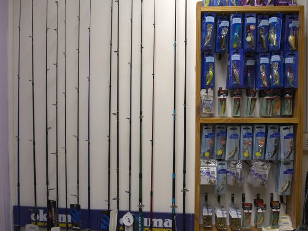 Ferretería, electricidad, accesorios de pesca y automoviles