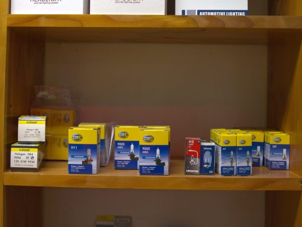 Ferretería, electricidad, accesorios de pesca y automoviles