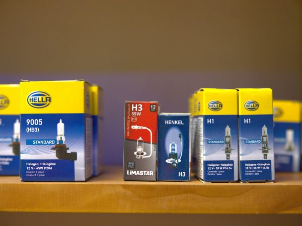 Ferretería, electricidad, accesorios de pesca y automoviles
