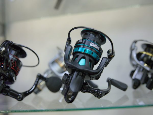 Artículos de pesca, rapata, carrete, caña