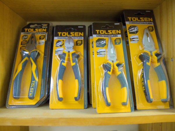 Alicate, wd40, destornillador, atornillador, regulador de gas, pegamento, silicona