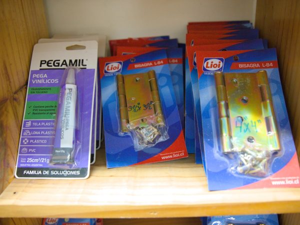Alicate, wd40, destornillador, atornillador, regulador de gas, pegamento, silicona