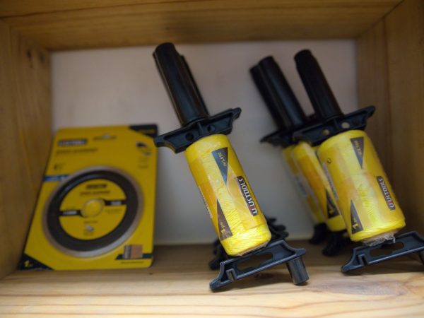 Alicate, wd40, destornillador, atornillador, regulador de gas, pegamento, silicona